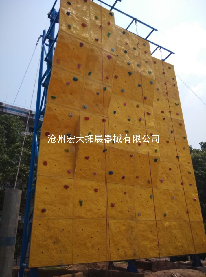 独立攀岩墙，攀岩设施，攀岩墙生产厂家