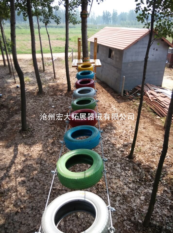 丛林穿越，森林探险，丛林拓展器材，穿越丛林，树上探险乐园